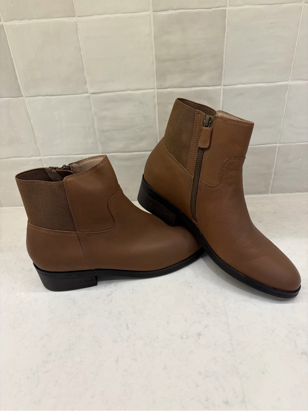 Eileen Fisher Medium Nut Brown Leather Ankle Booties